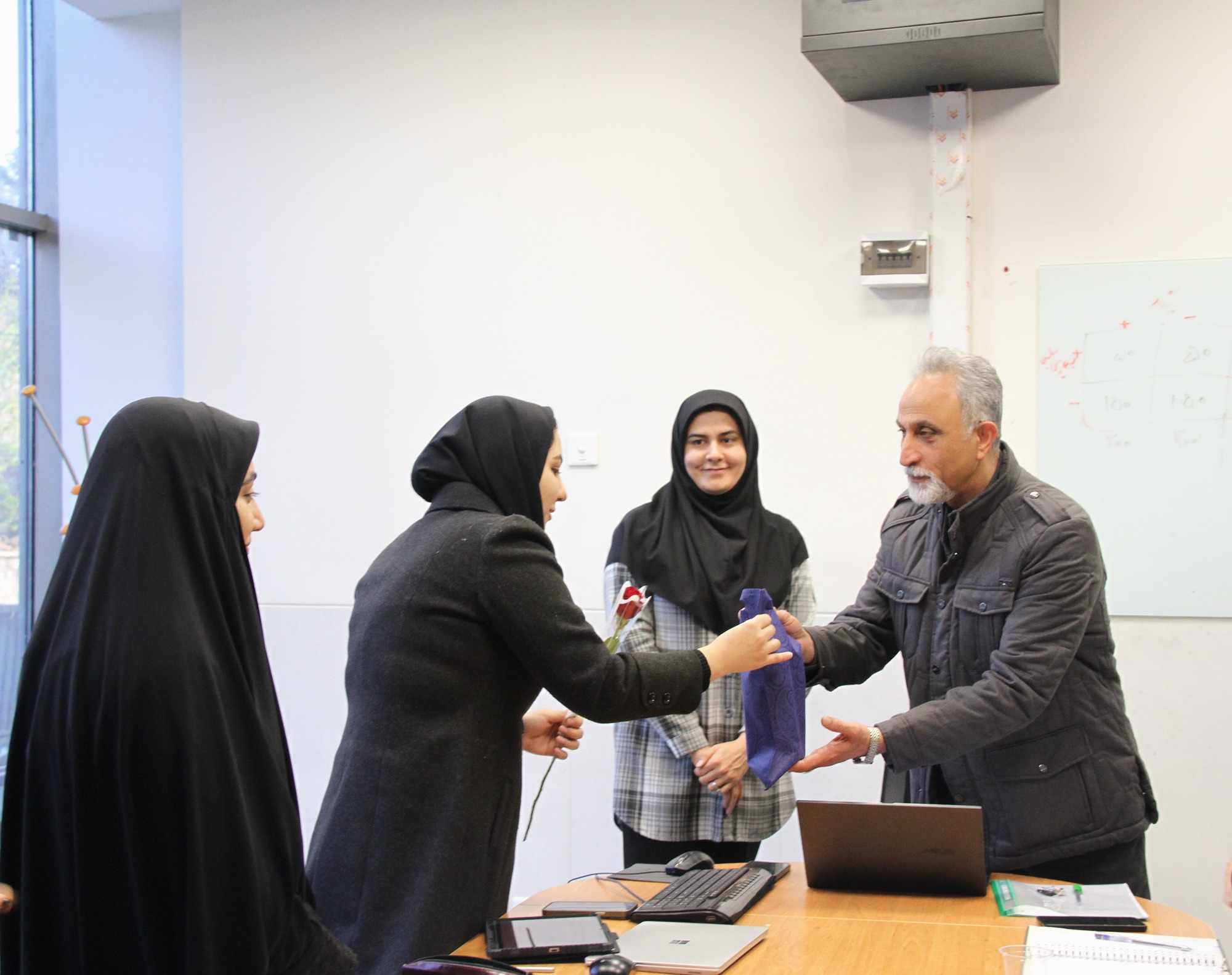 حضور ریاست و معاونین دانشکده علوم رفتاری و سلامت روان - انستیتو روانپزشکی تهران در کلاس‌های درس بمناسبت گرامیداشت روز دانشجو 